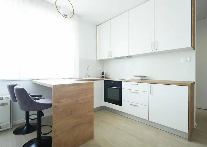 Luminous Living شقة